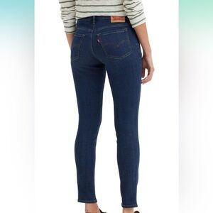 710 Levi’s dark wash skinny jeans